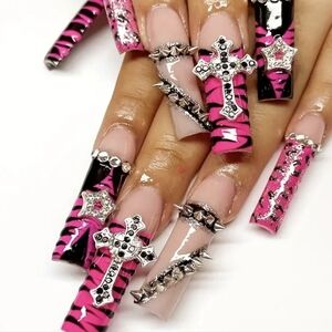 Press on nails customizable